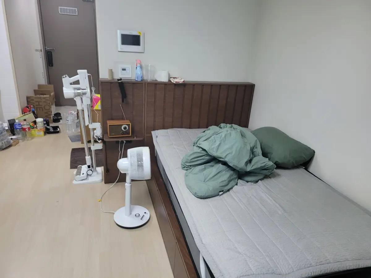 침대가 놓여 있던 원룸 작업 전
